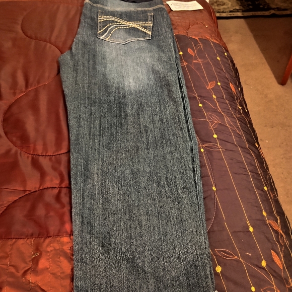 NWT Maternity Jeans - Picture 1 of 6